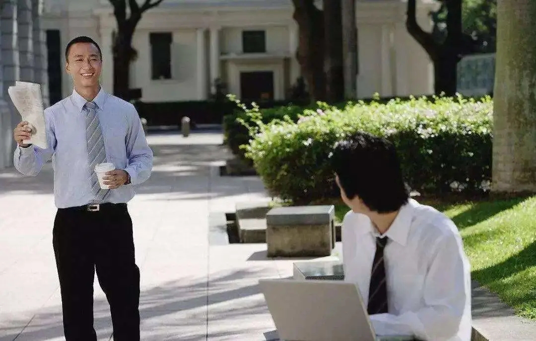 从SOFR期权到债市倾斜：交易员积极应对“美联储转向”预期，9月或将降息50基点