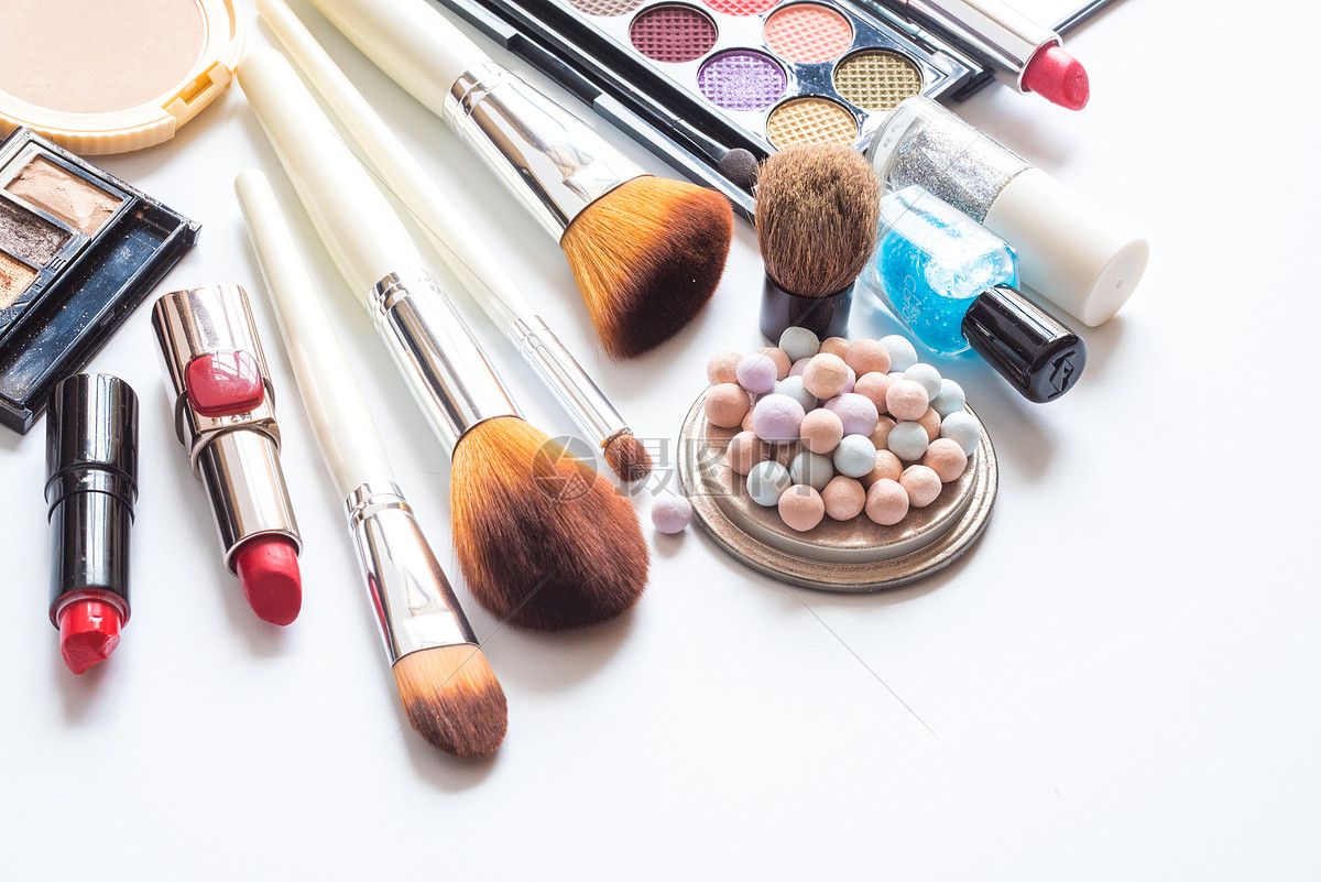 特朗普要求英特尔(INTC.US)CEO辞职 质疑其“利益冲突”