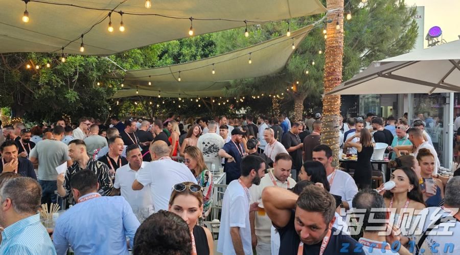 A股开盘动态 | 三大股指齐齐低开：上证指数下跌0.04%，三胎等概念表现不佳