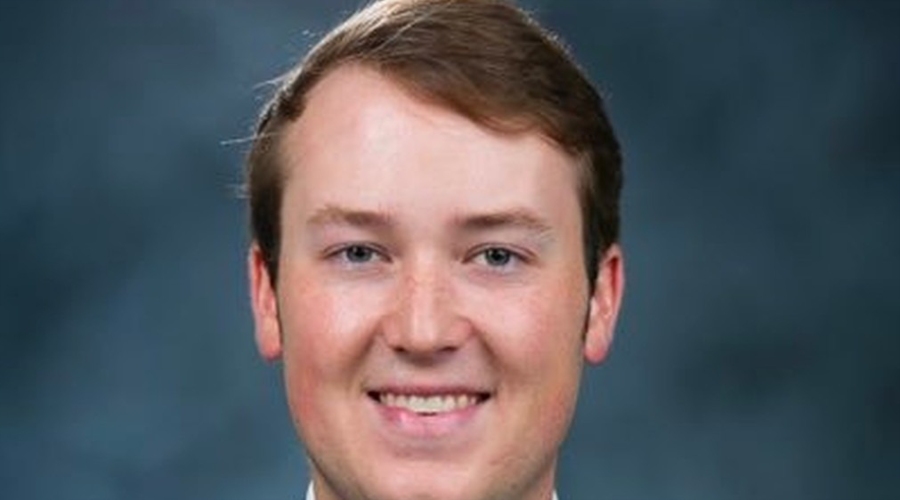 美联储三位官员警告:劳动力市场疲软,9月降息预期加剧